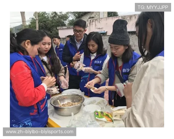 马赛足球队捐赠万件保暖物资温暖寒冬传递爱心与希望